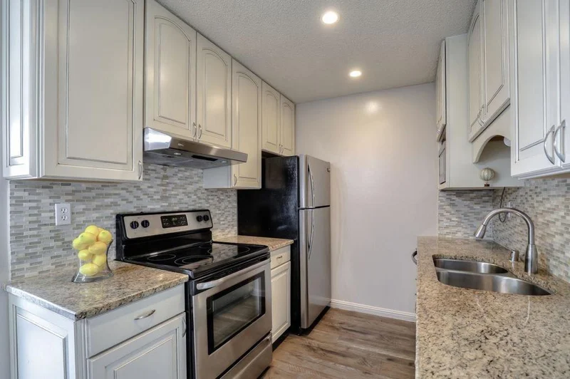 1681 Alvarado Avenue 10