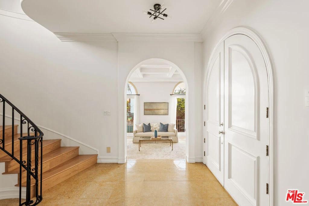 Interior 4