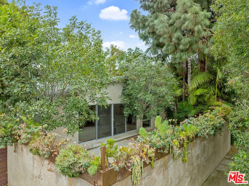625 Santa Clara Avenue