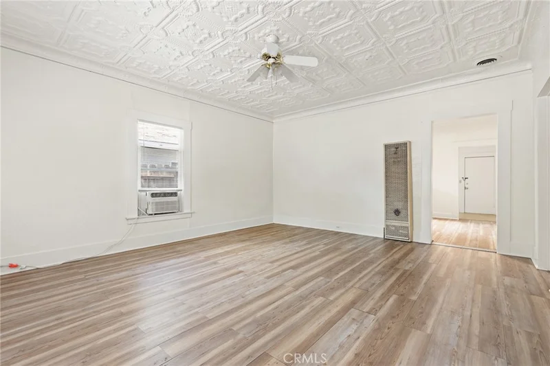 1038 W 5th Street photo 2