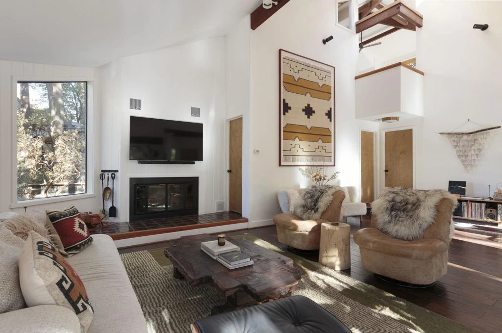 Interior 4