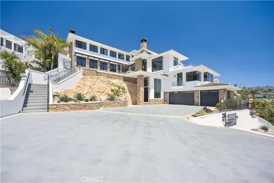 1076 Skyline Drive