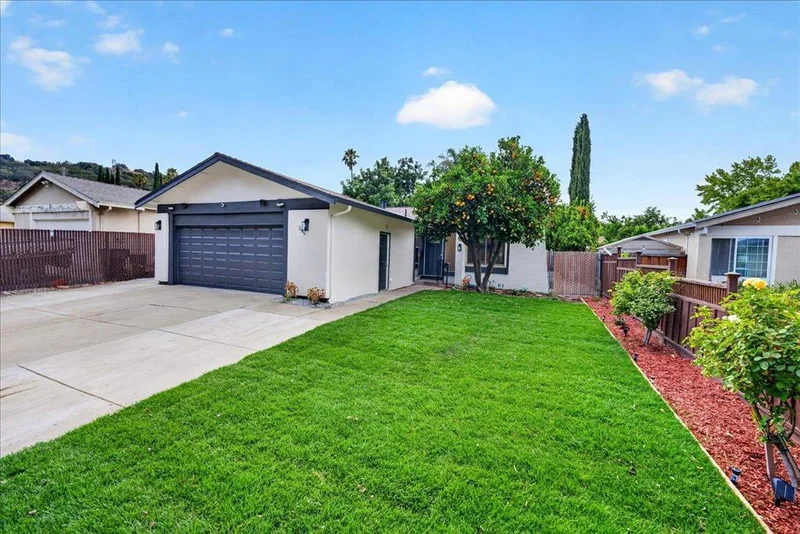 289 Martinvale Lane photo 2