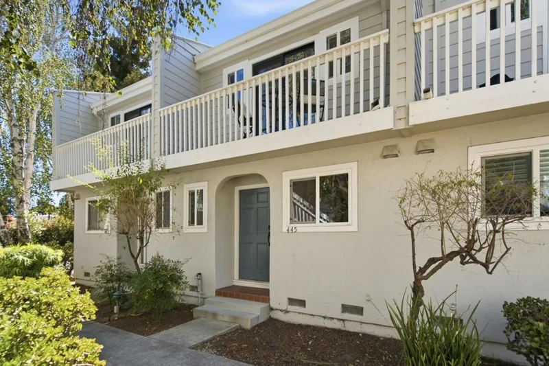 445 Oak Avenue