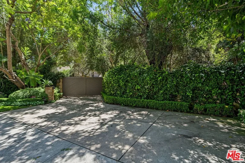 575 N Beverly Glen Boulevard photo 2
