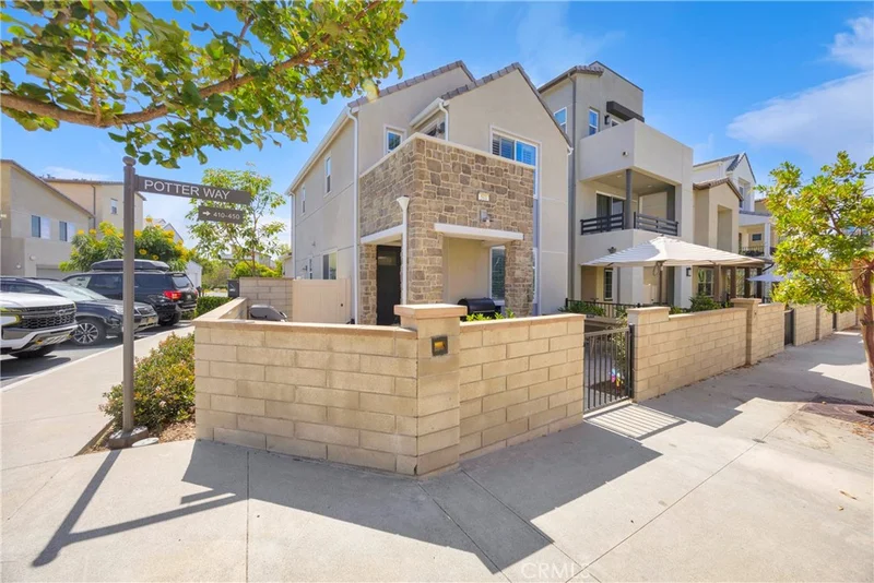 Photo 2 of 511 Sparrowhawk Way