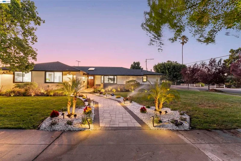 1131 Ruth Drive