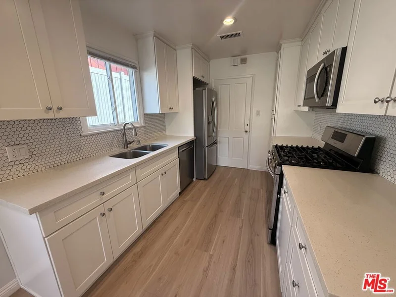 2766 Dunleer Place photo 2