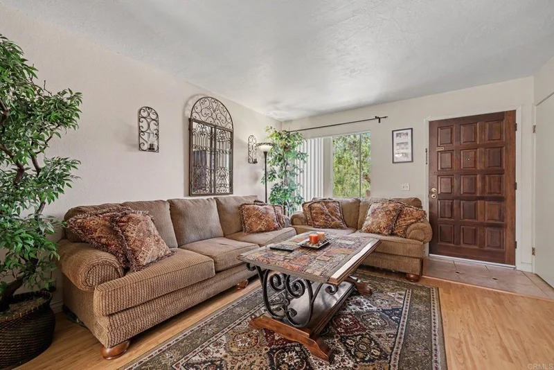 2728 Ariane Dr 52