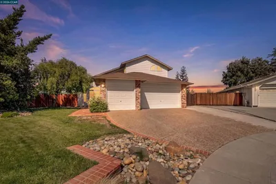 1806 Locke Court