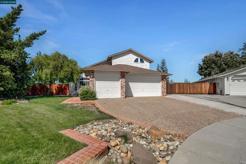 1806 Locke Court photo 2