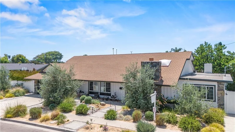 Photo 2 of 1632 Melvin Way