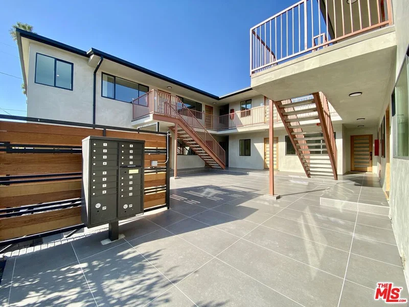 3207 W 3rd Street 3 photo 2