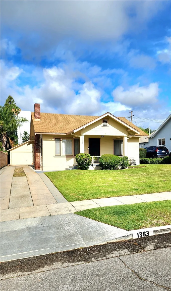 1383 N Oxford