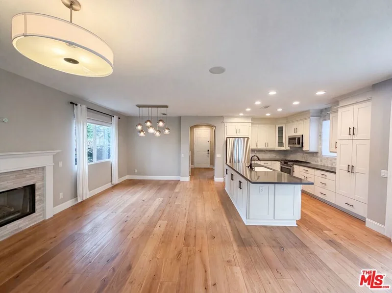 Photo 2 of 48 Laurelhurst Drive