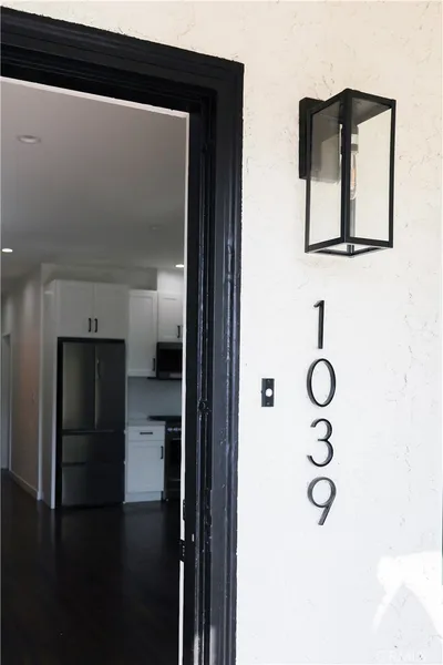 1033 1039 Gladys Ave photo 2