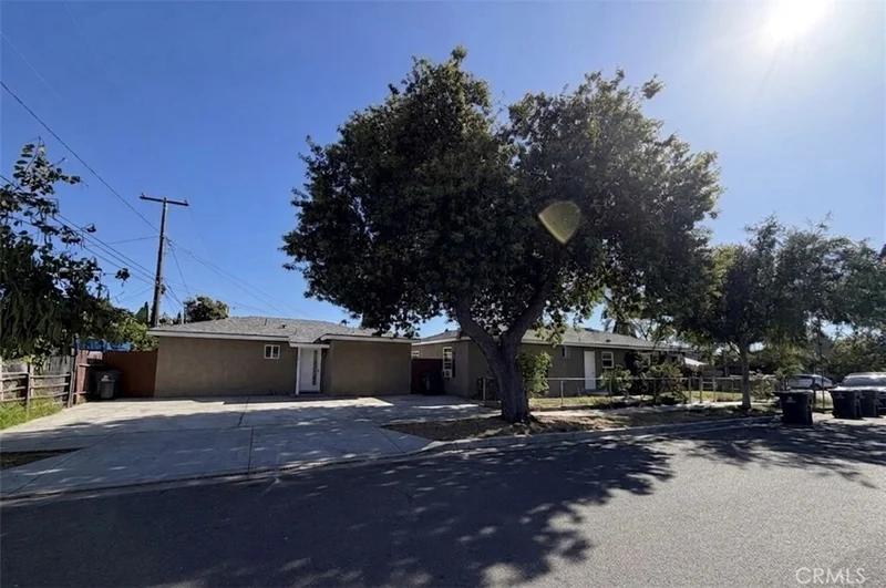 1621 S Diamond