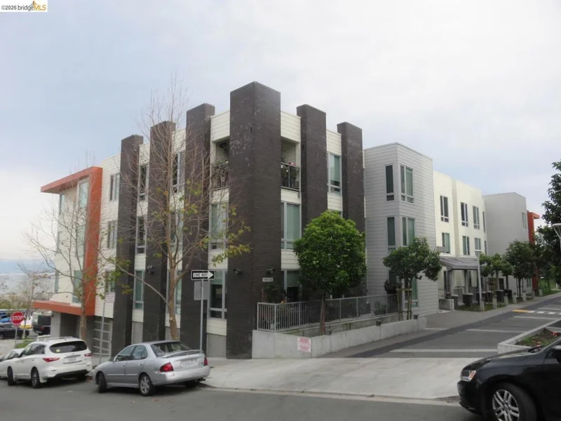 10 Kennedy Pl 203, San Francisco, CA 94124