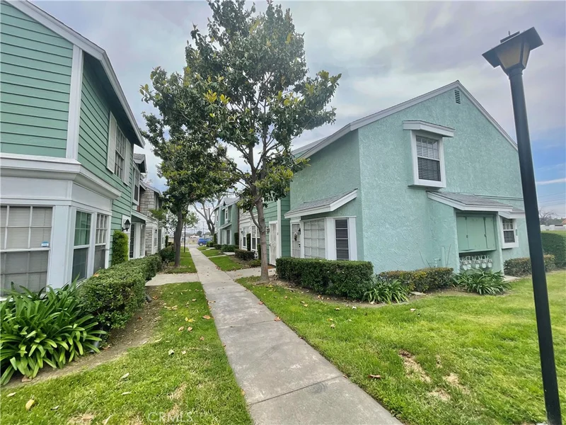 5640 Riverside 110 photo 2
