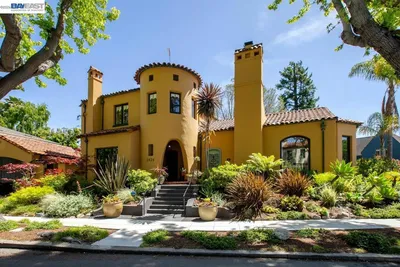 2926 Gibbons Dr
