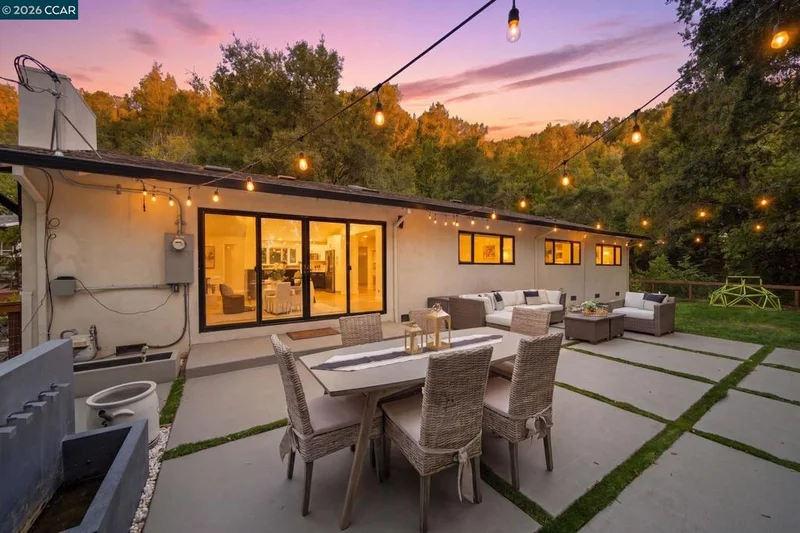9 Easton Ct, Orinda, CA 94563