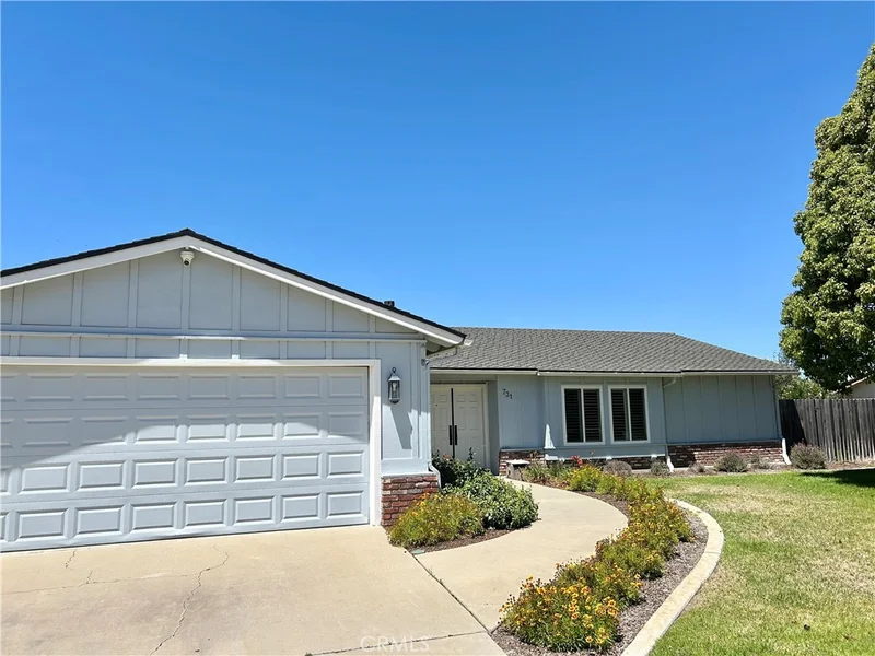 731 Foxenwood Drive photo 2