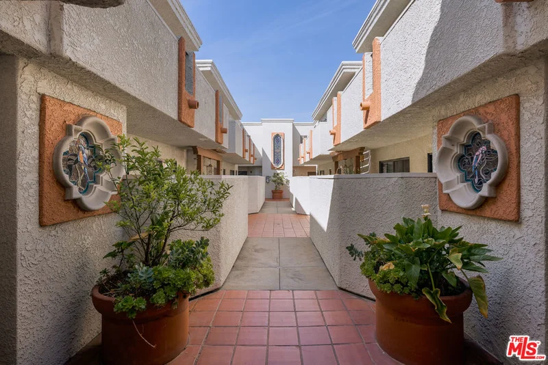 3271 Sawtelle Boulevard 204
