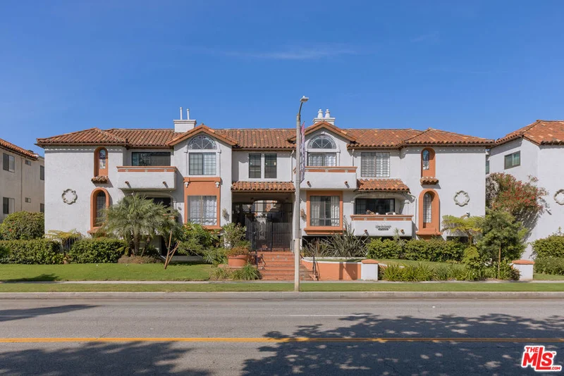 3271 Sawtelle Boulevard 204 photo 2