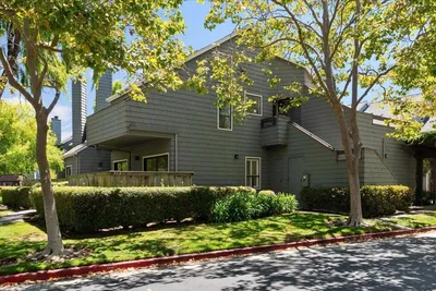 913 Shoreline Drive photo 2