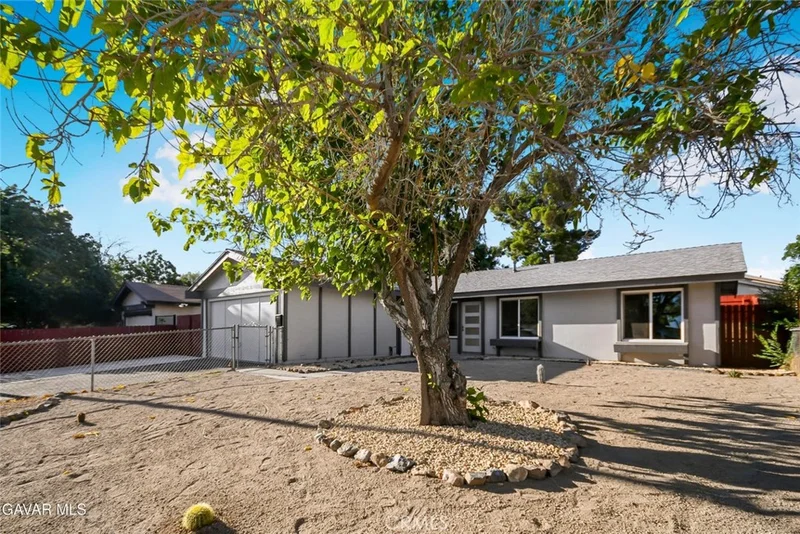 3716 W Avenue K10