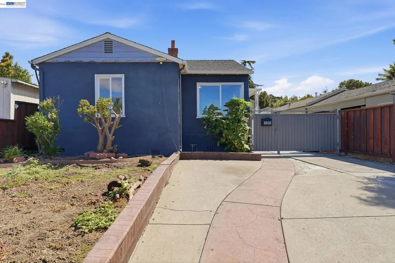 1686 Grand Avenue