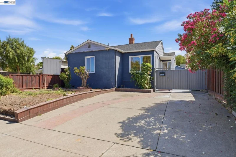 Photo 2 of 1686 Grand Avenue
