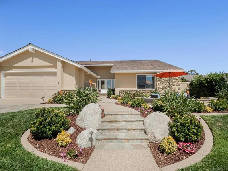 1022 Daisy Avenue photo 2