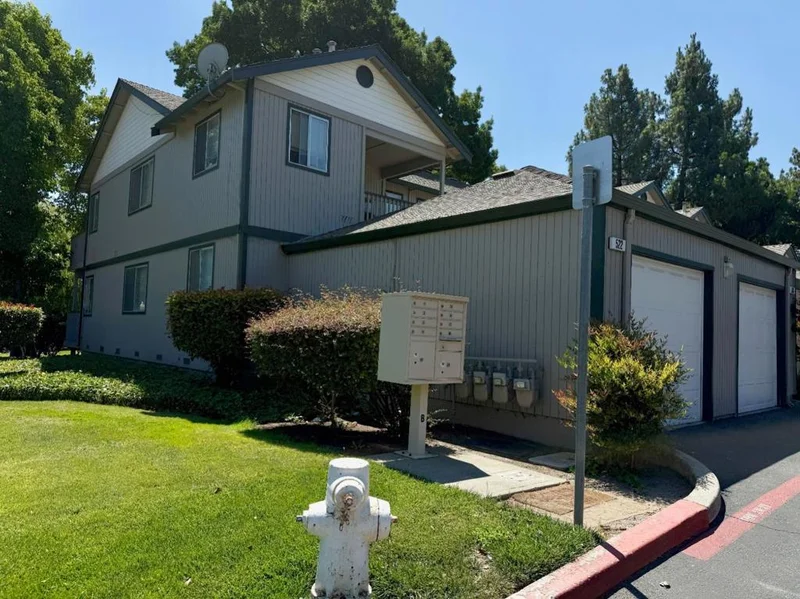 Photo 2 of 522 Lancaster Lane