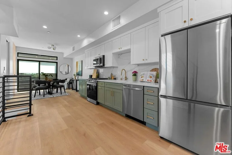 5443 1/2 Blackwelder Street photo 2