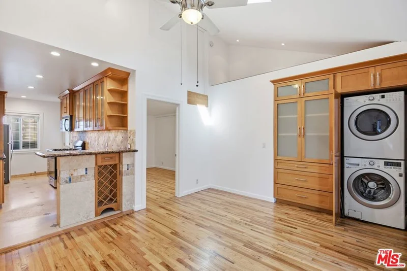 325 Vernon Avenue 4