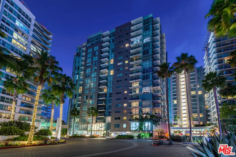 13650 Marina Pointe Drive 404