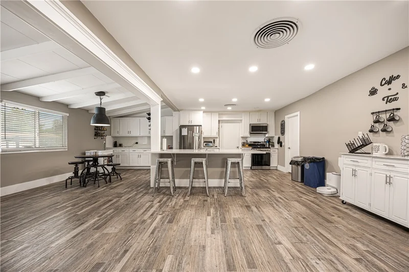 Photo 2 of 905 N San Gorgonio Avenue