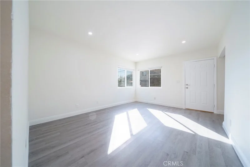 1612 W 226th B photo 2
