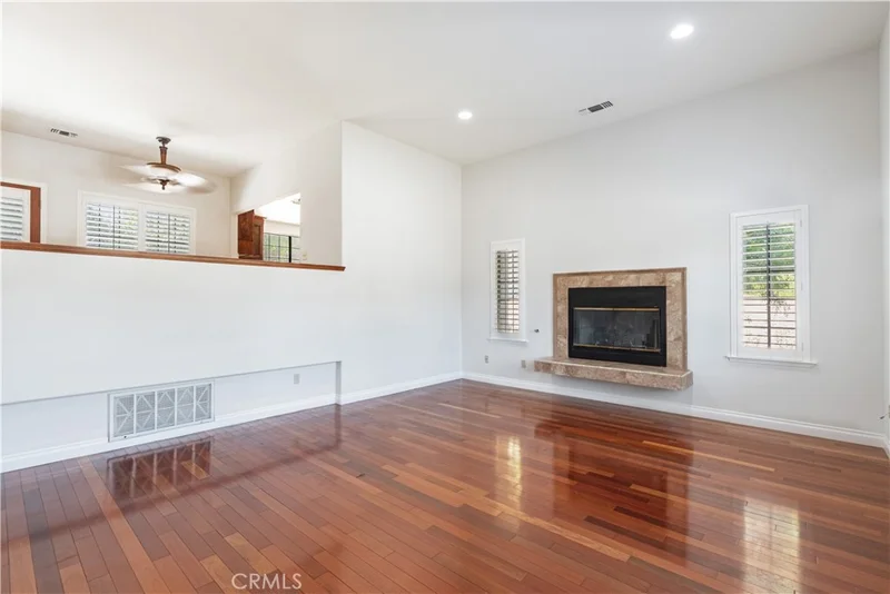 411 Peachtree Lane photo 2