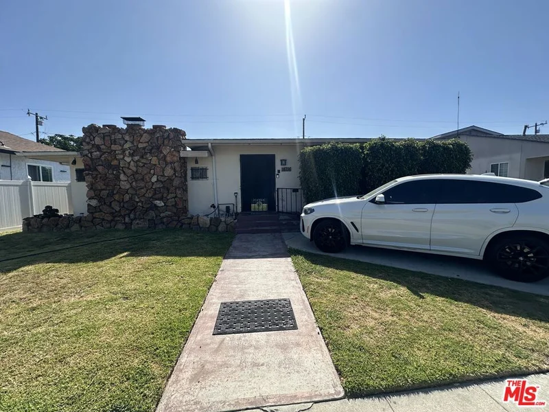 , Compton, CA 90221