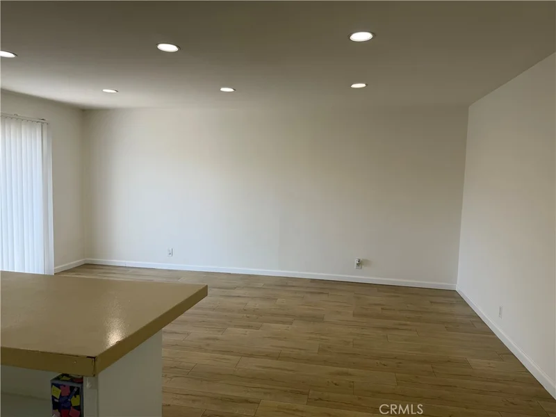 400 N Acacia photo 2