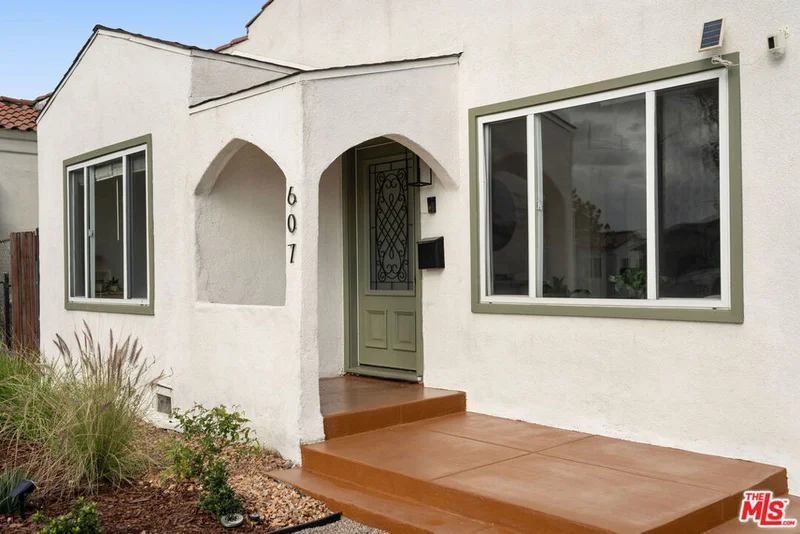 607 W 111th Place