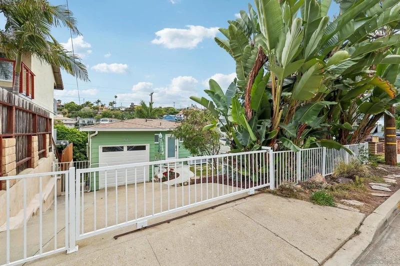 3542 Wawona Dr