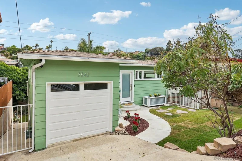 3542 Wawona Dr photo 2