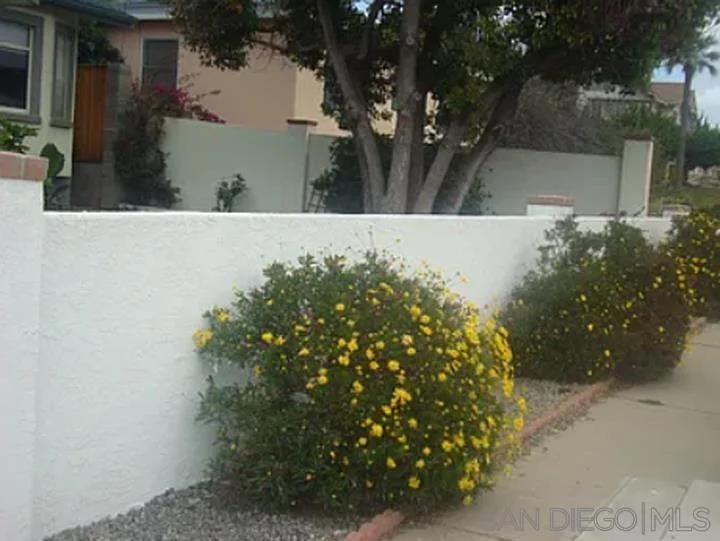 2220 Rosecrans photo 2