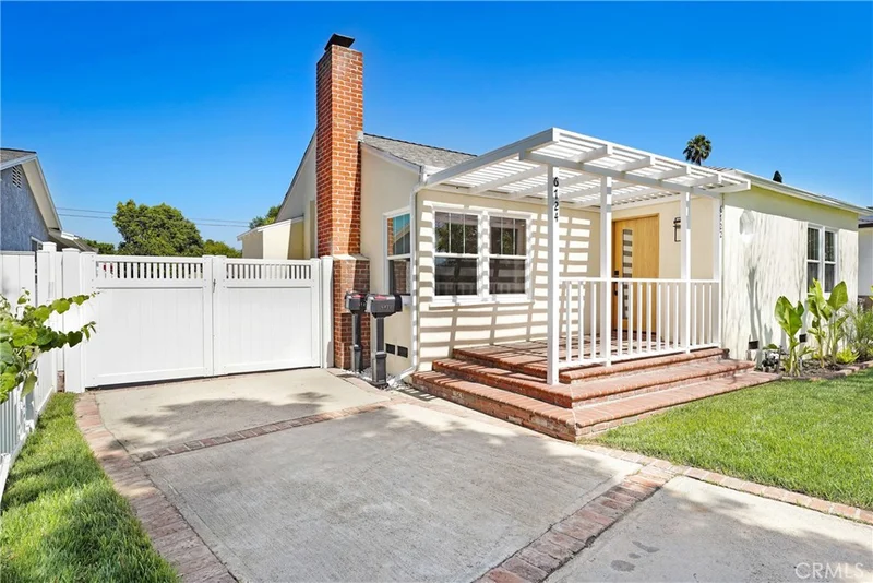 6722 Katherine Ave photo 2