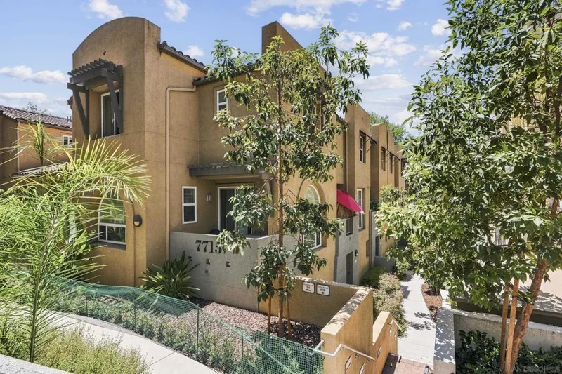 7715 El Cajon Blvd 10, La Mesa, CA 91942