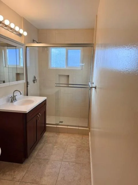 1746 Dewey Street photo 2