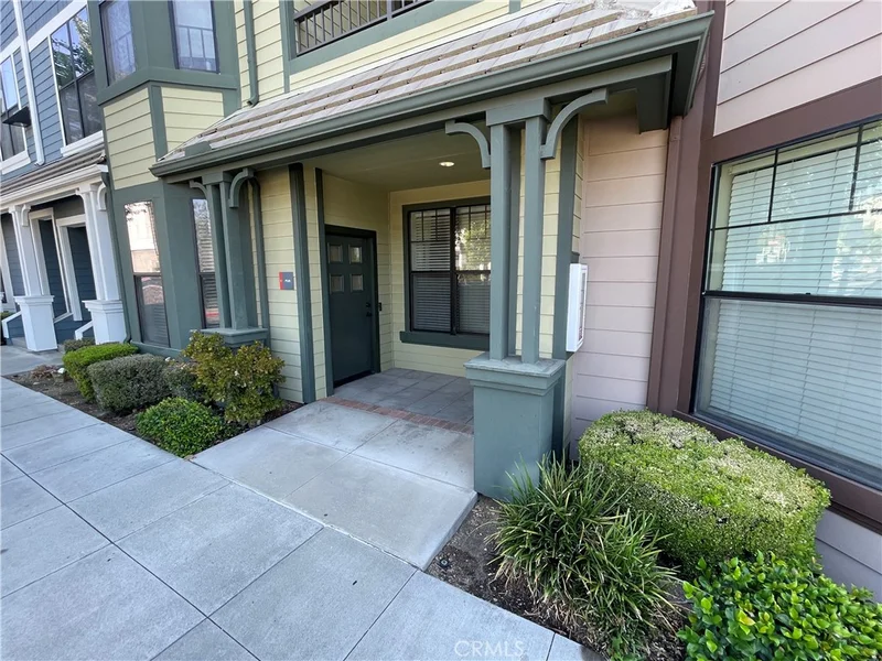 530 S Primrose Avenue photo 2